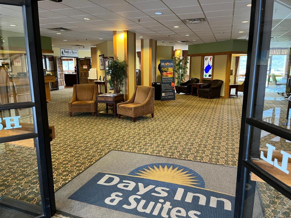 Days Inn & Suites By Wyndham Sutton Flatwoods Exterior photo